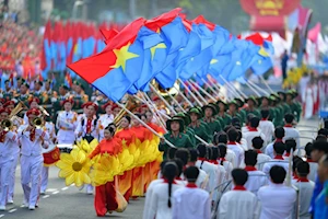 En Fotos: Vietnam celebra 50 años de reunificación con desfile histórico y mira al futuro / EFE