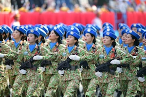 En Fotos: Vietnam celebra 50 años de reunificación con desfile histórico y mira al futuro / EFE