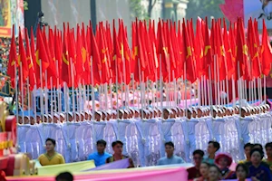 En Fotos: Vietnam celebra 50 años de reunificación con desfile histórico y mira al futuro / EFE