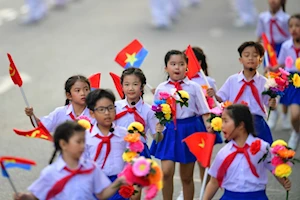 En Fotos: Vietnam celebra 50 años de reunificación con desfile histórico y mira al futuro / EFE