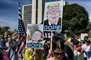 Más de 1.200 manifestaciones bajo el lema "¡Manos Fuera!" se llevaron a cabo en los 50 estados de Estados Unidos, en rechazo a las políticas de la administración Trump y el asesor Elon Musk