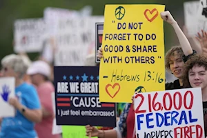 Más de 1.200 manifestaciones bajo el lema "¡Manos Fuera!" se llevaron a cabo en los 50 estados de Estados Unidos, en rechazo a las políticas de la administración Trump y el asesor Elon Musk