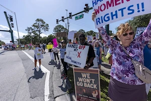 Más de 1.200 manifestaciones bajo el lema "¡Manos Fuera!" se llevaron a cabo en los 50 estados de Estados Unidos, en rechazo a las políticas de la administración Trump y el asesor Elon Musk