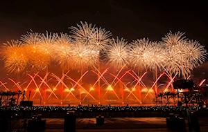 Asombroso espectáculo de fuegos artificiales, drones y acrobacias aéreas disfrutaron los habitantes de Lusail, en Qatar, durante el Festival del Cielo celebrado este 4 de abril