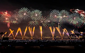 Asombroso espectáculo de fuegos artificiales, drones y acrobacias aéreas disfrutaron los habitantes de Lusail, en Qatar, durante el Festival del Cielo celebrado este 4 de abril