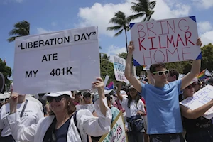 Más de 1.200 manifestaciones bajo el lema "¡Manos Fuera!" se llevaron a cabo en los 50 estados de Estados Unidos, en rechazo a las políticas de la administración Trump y el asesor Elon Musk