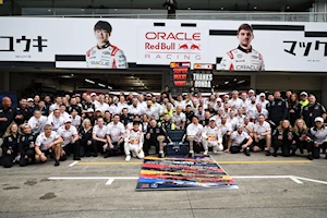 Max Verstappen (Red Bull) consiguió su primera victoria del año en el Gran Premio de Japón de Fórmula 1, dominando una carrera sin sobresaltos en Suzuka: el podio lo completaron Lando Norris y Oscar Piastri de McLaren