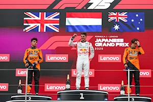 Max Verstappen (Red Bull) consiguió su primera victoria del año en el Gran Premio de Japón de Fórmula 1, dominando una carrera sin sobresaltos en Suzuka: el podio lo completaron Lando Norris y Oscar Piastri de McLaren
