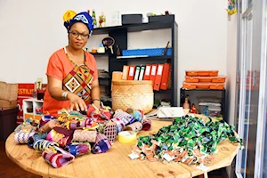 El Día de la Mujer Mozambiqueña, rinde homenaje a la heroína Josina Machel, heroína en la gesta de emancipación y reivindica la lucha por la emancipación, contra el colonialismo portugués y la independencia de los pueblos