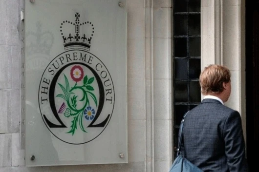 Tribunal británico respalda a “fondo buitre” contra banco de Cuba