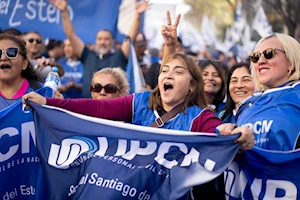 Abajo los ajustes de Milei: En la previa al día de los trabajadores, la central obrera de Argentina junto a otras organizaciones sindicales, sociales y políticas marcharon en rechazo a las políticas neoliberales del gobierno