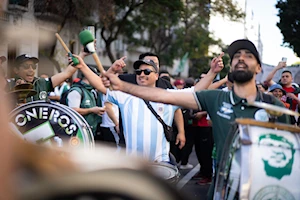 Abajo los ajustes de Milei: En la previa al día de los trabajadores, la central obrera de Argentina junto a otras organizaciones sindicales, sociales y políticas marcharon en rechazo a las políticas neoliberales del gobierno