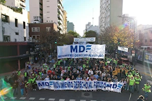 Abajo los ajustes de Milei: En la previa al día de los trabajadores, la central obrera de Argentina junto a otras organizaciones sindicales, sociales y políticas marcharon en rechazo a las políticas neoliberales del gobierno