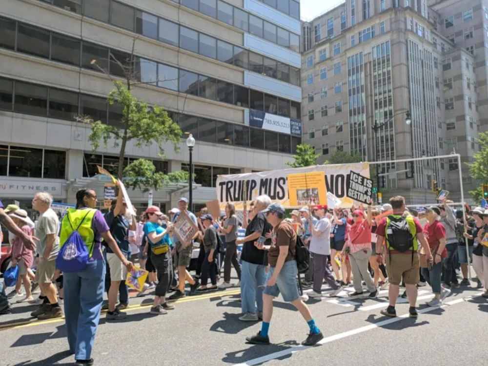 Miles de personas protestan contra Trump y Musk en el Día del Trabajo