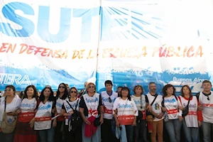 Abajo los ajustes de Milei: En la previa al día de los trabajadores, la central obrera de Argentina junto a otras organizaciones sindicales, sociales y políticas marcharon en rechazo a las políticas neoliberales del gobierno