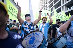 Abajo los ajustes de Milei: En la previa al día de los trabajadores, la central obrera de Argentina junto a otras organizaciones sindicales, sociales y políticas marcharon en rechazo a las políticas neoliberales del gobierno