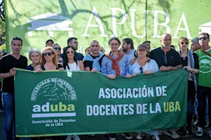 Abajo los ajustes de Milei: En la previa al día de los trabajadores, la central obrera de Argentina junto a otras organizaciones sindicales, sociales y políticas marcharon en rechazo a las políticas neoliberales del gobierno