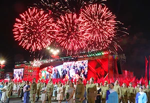 Minsk, Belarús, se sumó a las conmemoraciones por el 80° aniversario de la derrota del nazifascismo. Militares y ciudadanos celebraron juntos esta histórica gesta del Ejército Rojo