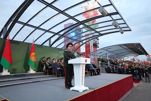 Minsk, Belarús, se sumó a las conmemoraciones por el 80° aniversario de la derrota del nazifascismo. Militares y ciudadanos celebraron juntos esta histórica gesta del Ejército Rojo