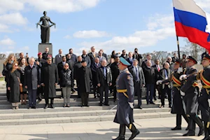 FOTOS | Maduro honra a los héroes soviéticos en San Petersburgo y refuerza la alianza Venezuela-Rusia