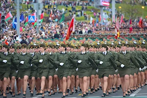 Minsk, Belarús, se sumó a las conmemoraciones por el 80° aniversario de la derrota del nazifascismo. Militares y ciudadanos celebraron juntos esta histórica gesta del Ejército Rojo