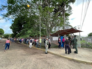 Venezuela a un paso de las elecciones del 25-M: Un recorrido fotográfico del simulacro electoral 2025