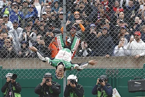 Caídas, adrenalina y gloria en Le Mans: la carrera del GP de Francia en imágenes, con la victoria histórica de Zarco bajo la lluvia, y Márquez y Aldeguer en el podio