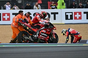 Caídas, adrenalina y gloria en Le Mans: la carrera del GP de Francia en imágenes, con la victoria histórica de Zarco bajo la lluvia, y Márquez y Aldeguer en el podio