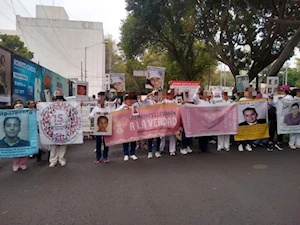 "¡Vivos se los llevaron, vivos los queremos!": miles de madres buscadoras de México marcharon este 10 de mayo en la capital, para exigir al Estado justicia ante las más de 120 mil desapariciones