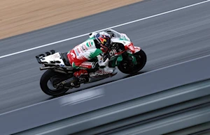 Caídas, adrenalina y gloria en Le Mans: la carrera del GP de Francia en imágenes, con la victoria histórica de Zarco bajo la lluvia, y Márquez y Aldeguer en el podio