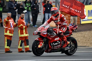 Caídas, adrenalina y gloria en Le Mans: la carrera del GP de Francia en imágenes, con la victoria histórica de Zarco bajo la lluvia, y Márquez y Aldeguer en el podio