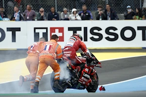 Caídas, adrenalina y gloria en Le Mans: la carrera del GP de Francia en imágenes, con la victoria histórica de Zarco bajo la lluvia, y Márquez y Aldeguer en el podio