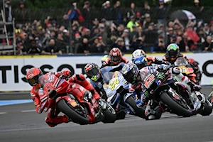 Caídas, adrenalina y gloria en Le Mans: la carrera del GP de Francia en imágenes, con la victoria histórica de Zarco bajo la lluvia, y Márquez y Aldeguer en el podio