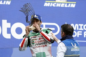 Caídas, adrenalina y gloria en Le Mans: la carrera del GP de Francia en imágenes, con la victoria histórica de Zarco bajo la lluvia, y Márquez y Aldeguer en el podio