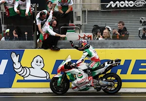 Caídas, adrenalina y gloria en Le Mans: la carrera del GP de Francia en imágenes, con la victoria histórica de Zarco bajo la lluvia, y Márquez y Aldeguer en el podio