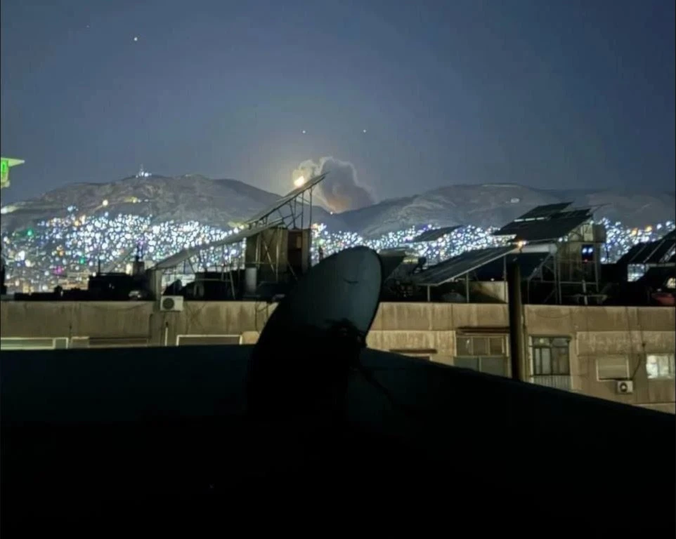 Israel lanza ofensiva aérea masiva contra objetivos militares en Siria