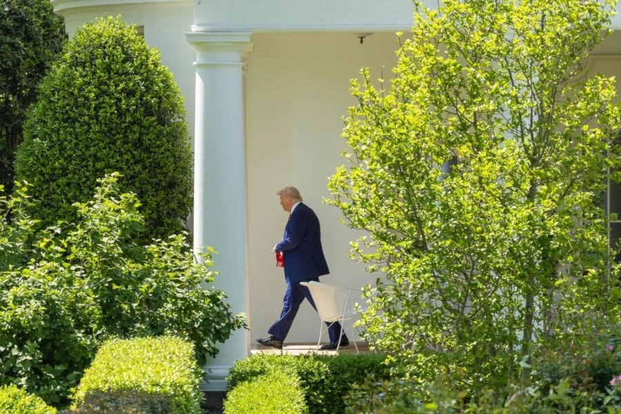 Medios públicos bajo ataque: Trump corta financiación a NPR y PBS