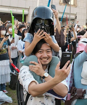 "Que la fuerza te acompañe": Fanáticos celebran el Día de Star Wars con cosplay y espíritu galáctico