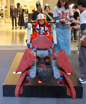 "Que la fuerza te acompañe": Fanáticos celebran el Día de Star Wars con cosplay y espíritu galáctico