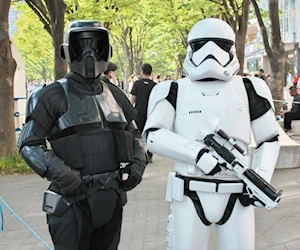 "Que la fuerza te acompañe": Fanáticos celebran el Día de Star Wars con cosplay y espíritu galáctico