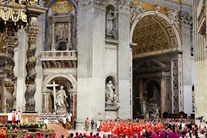 Capilla Sixtina, cardenales y miles de fieles: las mejores fotos del primer día del cónclave que elegirá al sucesor del papa Francisco