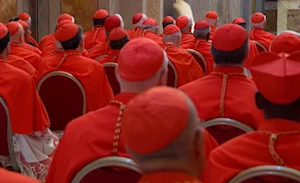 Capilla Sixtina, cardenales y miles de fieles: las mejores fotos del primer día del cónclave que elegirá al sucesor del papa Francisco
