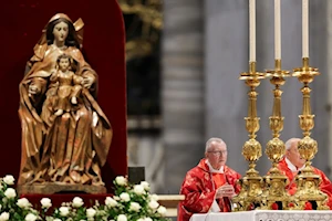 Capilla Sixtina, cardenales y miles de fieles: las mejores fotos del primer día del cónclave que elegirá al sucesor del papa Francisco