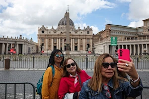 Capilla Sixtina, cardenales y miles de fieles: las mejores fotos del primer día del cónclave que elegirá al sucesor del papa Francisco