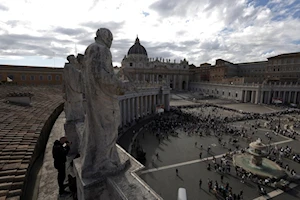 Capilla Sixtina, cardenales y miles de fieles: las mejores fotos del primer día del cónclave que elegirá al sucesor del papa Francisco