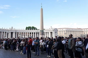 Capilla Sixtina, cardenales y miles de fieles: las mejores fotos del primer día del cónclave que elegirá al sucesor del papa Francisco