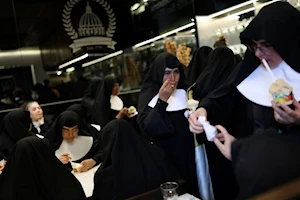 Capilla Sixtina, cardenales y miles de fieles: las mejores fotos del primer día del cónclave que elegirá al sucesor del papa Francisco