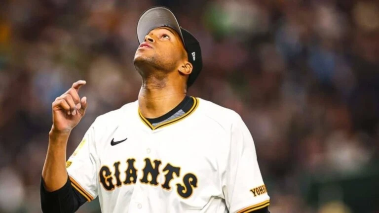 Raidel Martínez salvó su onceno juego en el béisbol japonés