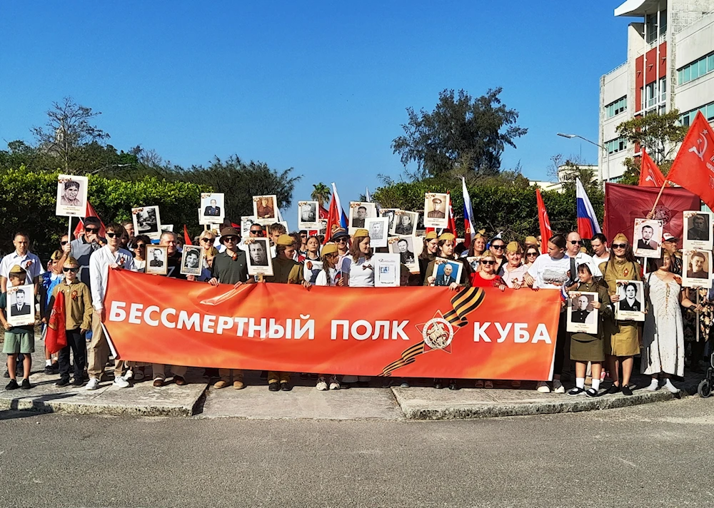 Marcha del Regimiento Inmortal honra en Cuba a héroes soviéticos