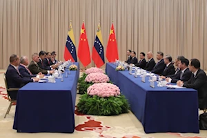 Nicolás Maduro y Xi Jinping se reúnen en Moscú durante actos por el 80.º aniversario de la Victoria sobre el nazismo; reafirman alianza estratégica y trazan nuevas rutas de cooperación Venezuela-China
